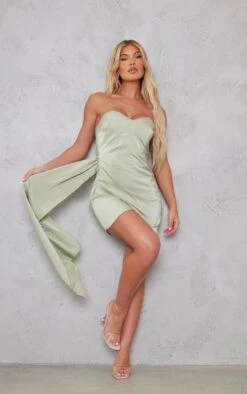 Robe Moulante Bustier Satinée Vert Sauge Drapée à Détail Jupe