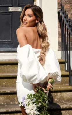 Robe Moulante Blanche à Manches Longues Bouffantes Et Col Bardot -Zeze Vetements Magasin 0c917484693f472234402a240a40471539cae224 cnd9176 4