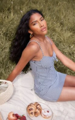 Robe Corset Droite à Carreaux Noirs Et Blancs Et Armatures Détail Dos Nu -Zeze Vetements Magasin 130c1880d983d695ef9590416860f5118c14aa72 cnd8866 4