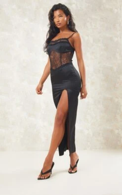 Robe Fendue Longue Noire Satinée à Parties En Dentelle Et Bretelles -Zeze Vetements Magasin 1348a6ca6ba49466a157aa07140229e9f2621702 cne2683 3