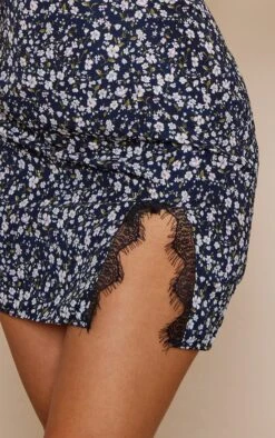 Robe Droite Bleu Marine Imprimé Petites Fleurs à Bretelles Et Détail Dentelle -Zeze Vetements Magasin 1841ab7c2b188e25b4124668fbbcac9eaab3312b cnc8296 4