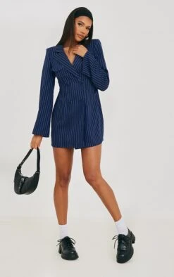 Robe Blazer Bleu Marine Froncée Et Découpée Dans Le Dos à Rayures Et Double Boutonnière -Zeze Vetements Magasin 22e0810e39e815bfa836d2797ce04e2361b78c52 cnb7400 3