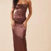 Robe Longue Satinée Chocolat à Dos Nu Et Découpes -Zeze Vetements Magasin 23803f662f6bc5c2684af184553075f29a092245 cnd0613 1