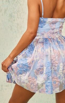 Robe Droite Bleue En Organza à Fleurs En Jacquard Et Armatures 10 Robe Droite Bleue En Organza à Fleurs En Jacquard Et Armatures -Zeze Vetements Magasin 28545efc9d12828b7820b41d16661301ef3b25a3 cne8538 4