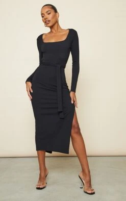 Robe Mi-longue Côtelée Noire En Maille Tricot Découpée Et Noué Dans Le Dos