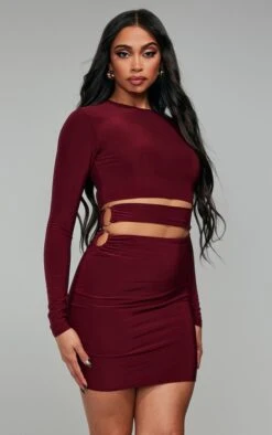 Robe Moulante Prune Foncé à Taille Découpée Et Anneaux