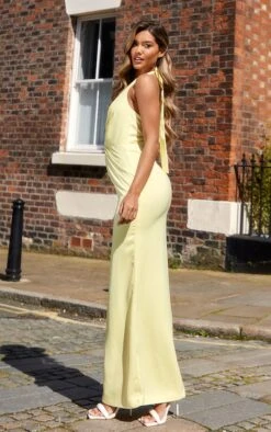 Robe Longue Satinée Jaune Citron Torsadée à Décolleté Et Dos Nu -Zeze Vetements Magasin 44862a457032501b7c901b4d58882a13e8e11251 cnd9183 3