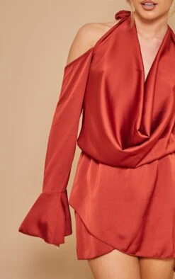 Robe Droite Satinée Rouille à Col Bénitier Et épaules Dénudées -Zeze Vetements Magasin 50ddc2bc898b172d6d69d02e696f288872099a40 cnd5829 4