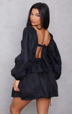 Robe Droite En Coton Noir à étages Et Manches Longues Détail Dos Noué