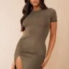 Robe Moulante En Jersey Vert Olive Foncé à Manches Courtes Et Côté Froncé
