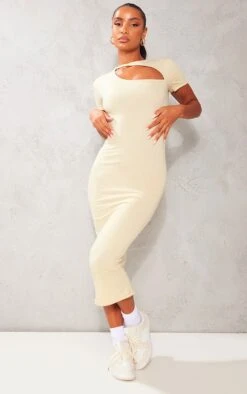 Zero Robe Longue Crème à Manches Courtes Et Découpe Asymétrique