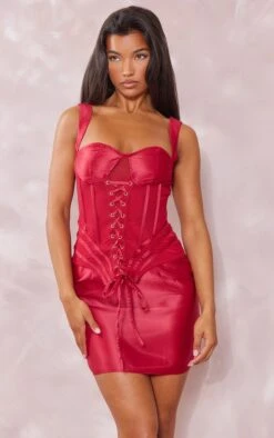 Robe Moulante Satinée Rouge à Détail Corset Et Agrafes Et Oeillets -Zeze Vetements Magasin 779a081d3fd597c18ff6c683b129ad969d2b7793 cnd0359 3