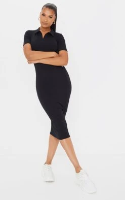 Robe Longue Côtelée Noire à Détail Col