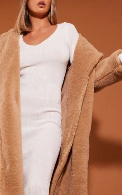 Robe Mi-longue En Maille Crème Clair à Col En V 11 Robe Mi-longue En Maille Crème Clair à Col En V -Zeze Vetements Magasin 81b6f676e732b1ee4b7125fbf3cd8935a1c390a9 cmu0226 4