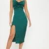 Robe Mi-longue Satinée Vert émeraude à Col Bénitier -Zeze Vetements Magasin 84b64f6c0d94d53a2af48ebca624b4ef7bf5d737 clw6438 1