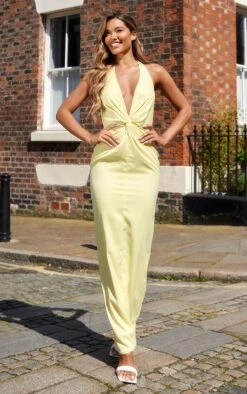 Robe Longue Satinée Jaune Citron Torsadée à Décolleté Et Dos Nu