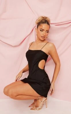 Robe Droite Satinée Noire à Bretelles Et Découpes Latérales -Zeze Vetements Magasin 8f7b6579bb2a16349c5a101fe0de0cac3546f6ed cnd2348 3