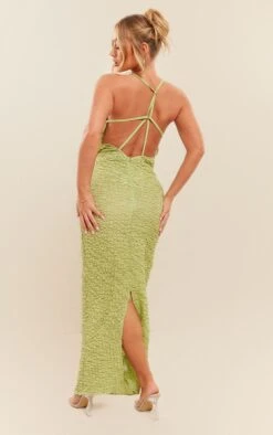 Robe Longue Texturée Vert Sauge à Col Bénitier Et Découpes Dans Le Dos