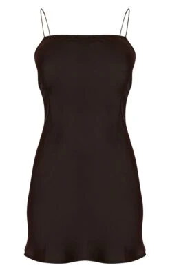 Robe Droite Satinée Noire à Bretelles Et Découpes Latérales -Zeze Vetements Magasin 989fc966023a13671cb00d321411b0a01d8a06fd cnd2348 5