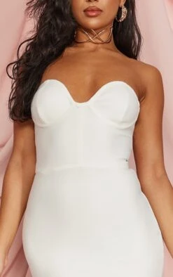 Robe Longue Bustier Blanche à Détail Corset Et Derrière Fendu -Zeze Vetements Magasin 9f65e0eb771d0d30bb7b93367e3a35e508e25e6a cnd0007 4