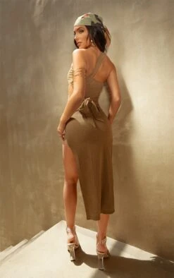 Robe Mi-longue Asymétrique Marron Torsadée Fendue -Zeze Vetements Magasin a4b2bb3742ecf9c0bc943d16c30590bcdc78a22f CNE1866 3