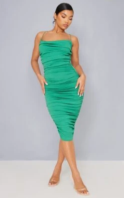 Robe Longue Froncée Verte à Col Bénitier Et Bretelles Fines