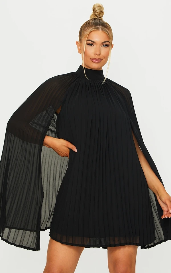 Robe Droite Style Cape Plissée Noire à Col Haut 5 Robe Droite Style Cape Plissée Noire à Col Haut – Image 3