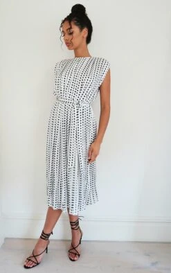 Robe Mi-longue Sans Manches Plissée Blanche Imprimé Pois -Zeze Vetements Magasin d54dc9e039eaa3d1afc2d560d38633c62a63b447 CMM4143 3