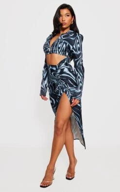 Robe Chemise Mi-longue Satinée Tissée Imprimé Tourbillons Zébrés Noir & Blanc Et Découpes -Zeze Vetements Magasin e0e5e8e319ba896cbed4e570ac7d613efd4414d9 cnc6210 3