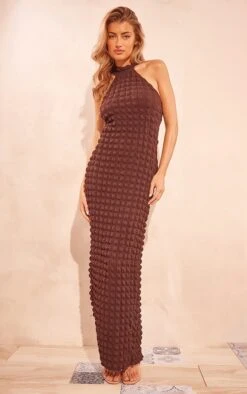 Robe Longue Texturée Chocolat Effet Bulle à Dos Nu
