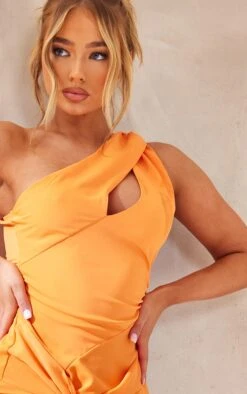 Robe Longue Asymétrique En Mousseline De Soie Orange à Découpe Et Détail Torsadé -Zeze Vetements Magasin ffefd951563801db29018773e5e6c0d18c5bca27 cne1553 4